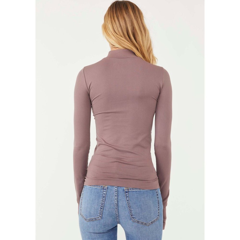 NWT Free People Rocky Seamless Turtleneck / Frosted Figs - Picture 3 of 7